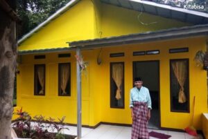Renovasi Gubuk Miring Abah Oji