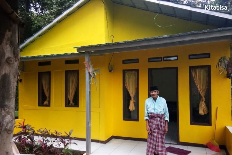 Renovasi Gubuk Miring Abah Oji