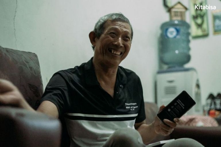 Pak Rachman driver ojol baru saja terkena musibah, kehilangan HPnya saat mengantarkan penumpang. Berikut bantuan yang diberikan oleh penumpangnya!