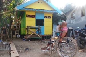Rumah dan Kursi Roda untuk Guru Ngaji yang Lumpuh