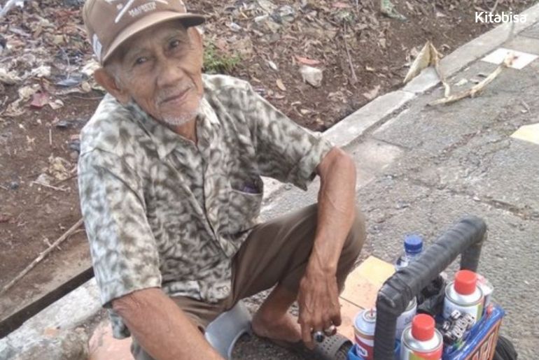 galang dana kakek penjual korek