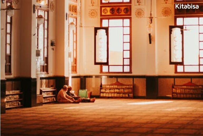berdiam diri di masjid