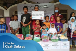 Pak Sarwono bersama anak berkebutuhan khusus